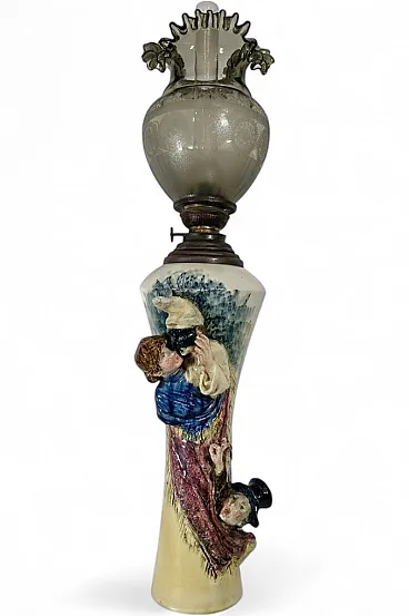 Lampada a olio decorativa in ceramica e vetro con Pulcinella, '900