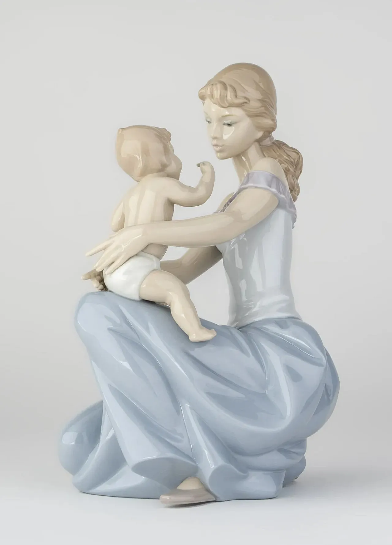 Mother with child, porcelain sculpture, 1980s 4