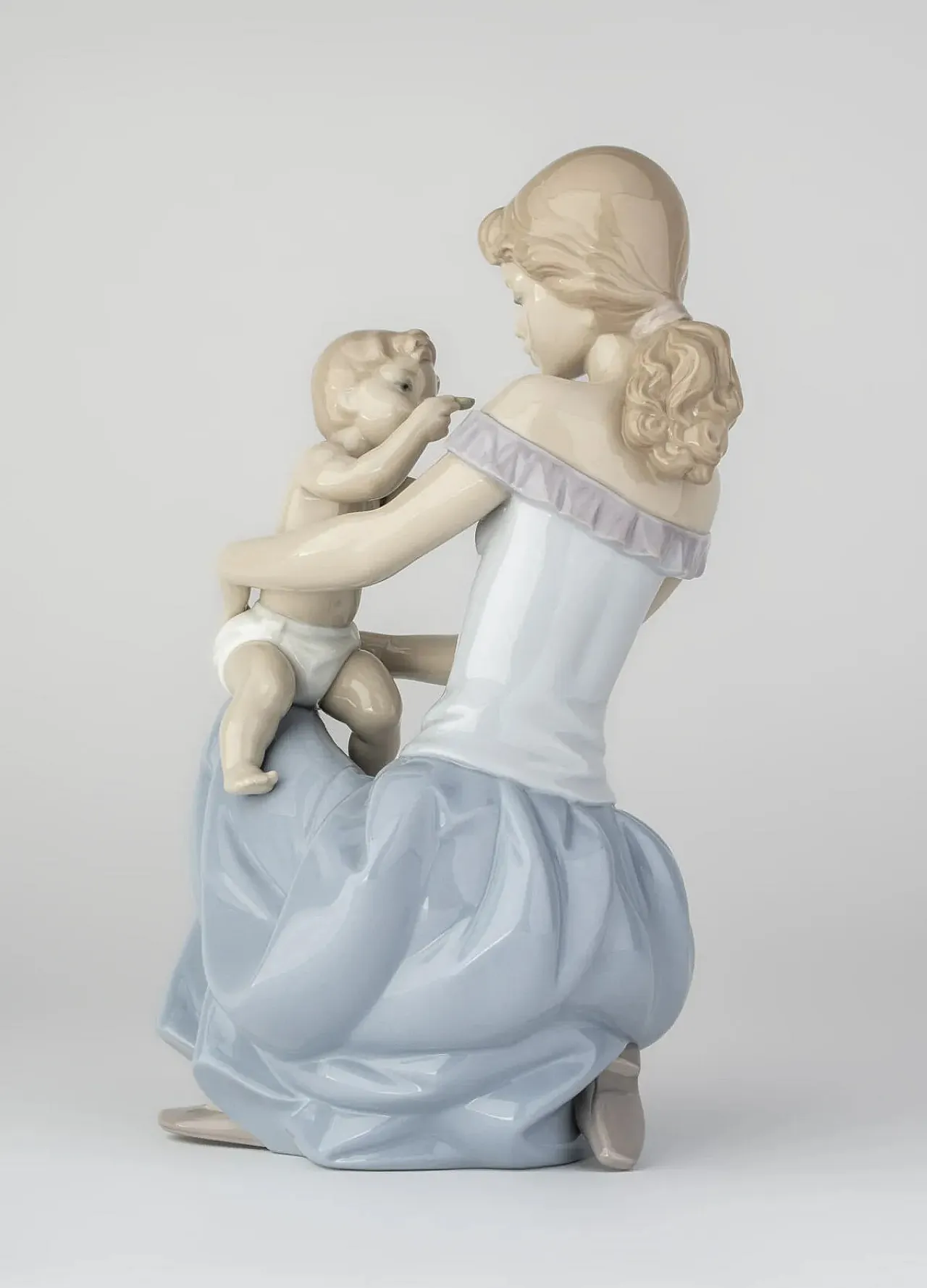 Mother with child, porcelain sculpture, 1980s 5