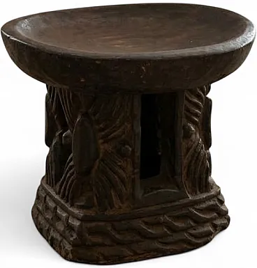 Tavolino da salotto in legno intagliato, anni '70