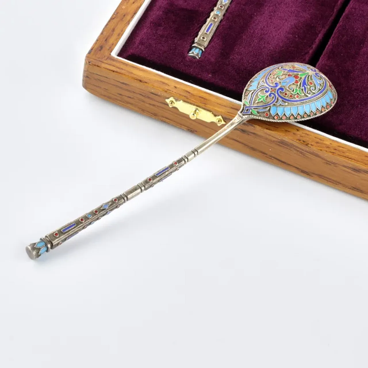 6 Silver teaspoons, late 19th century 4