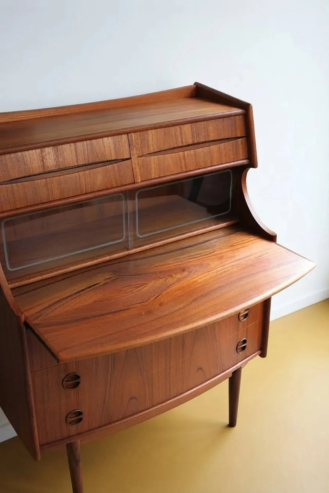 Scrivania in teak con vetrina di Gunnar Falsig, Danimarca, anni '50 2