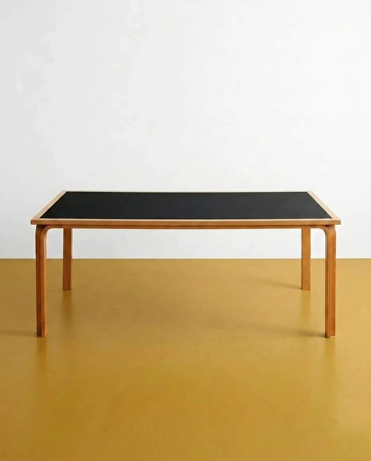 Tavolo nero di Magnus Olesen, Danimarca, anni '60 1