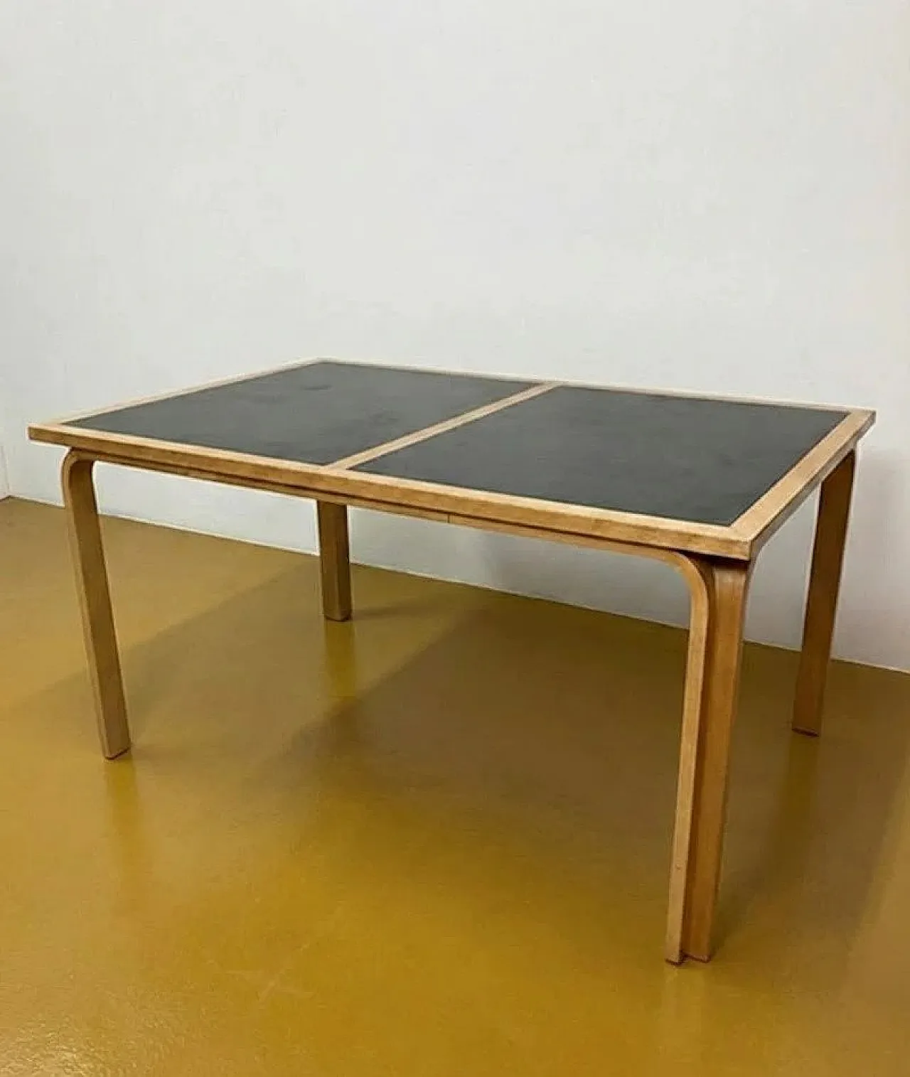 Tavolo nero di Magnus Olsen, Danimarca, anni '60 1