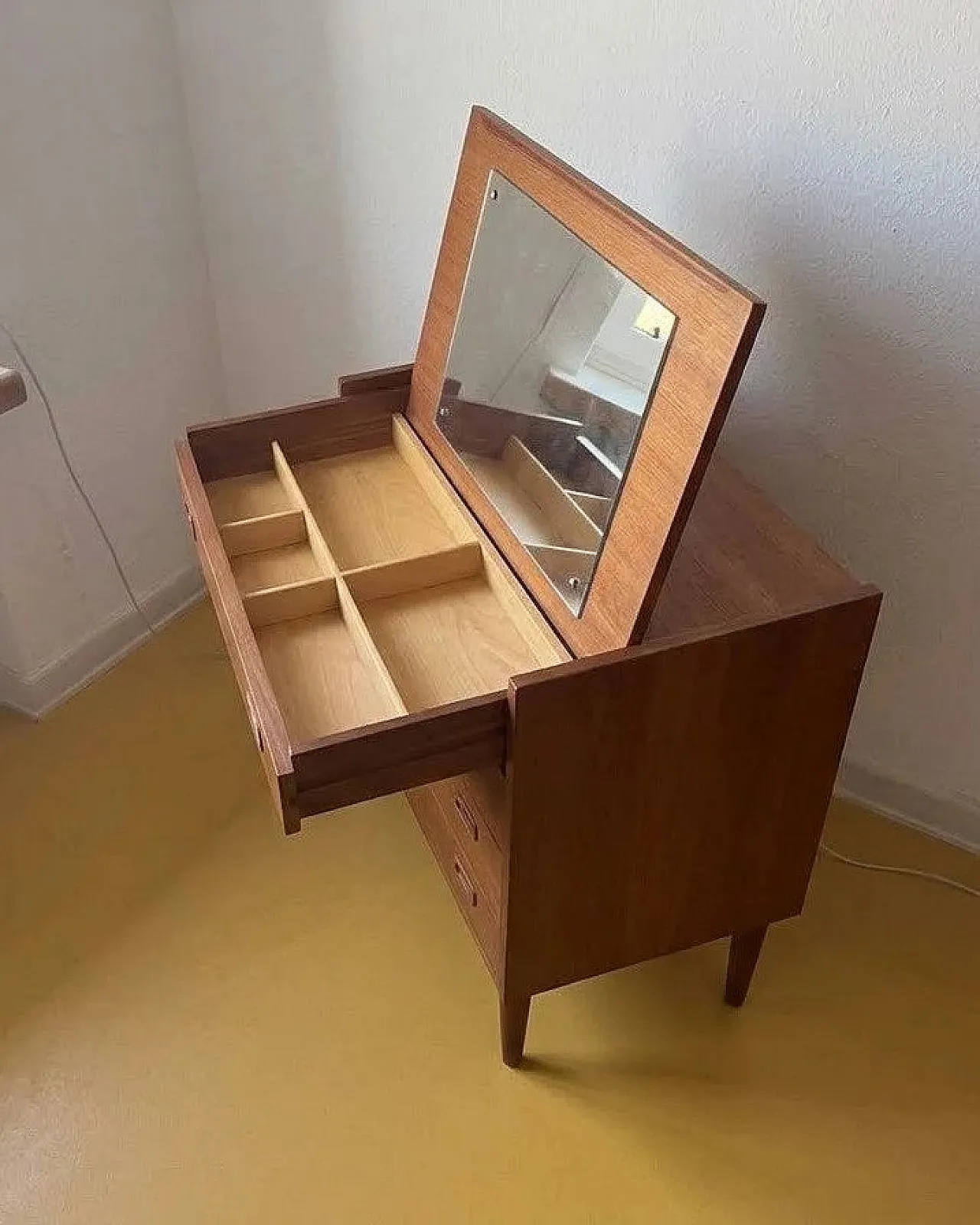 Toeletta in teak con specchio, Danimarca, anni '50 1