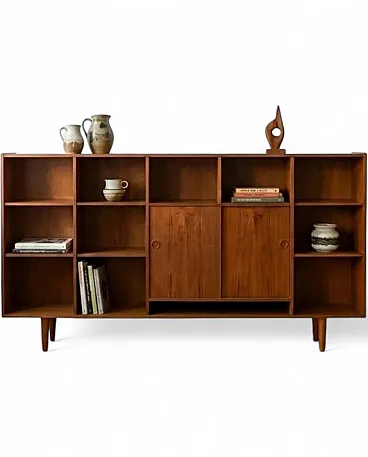 Libreria in teak con scomparti aperti e ante scorrevoli, Danimarca, anni '50