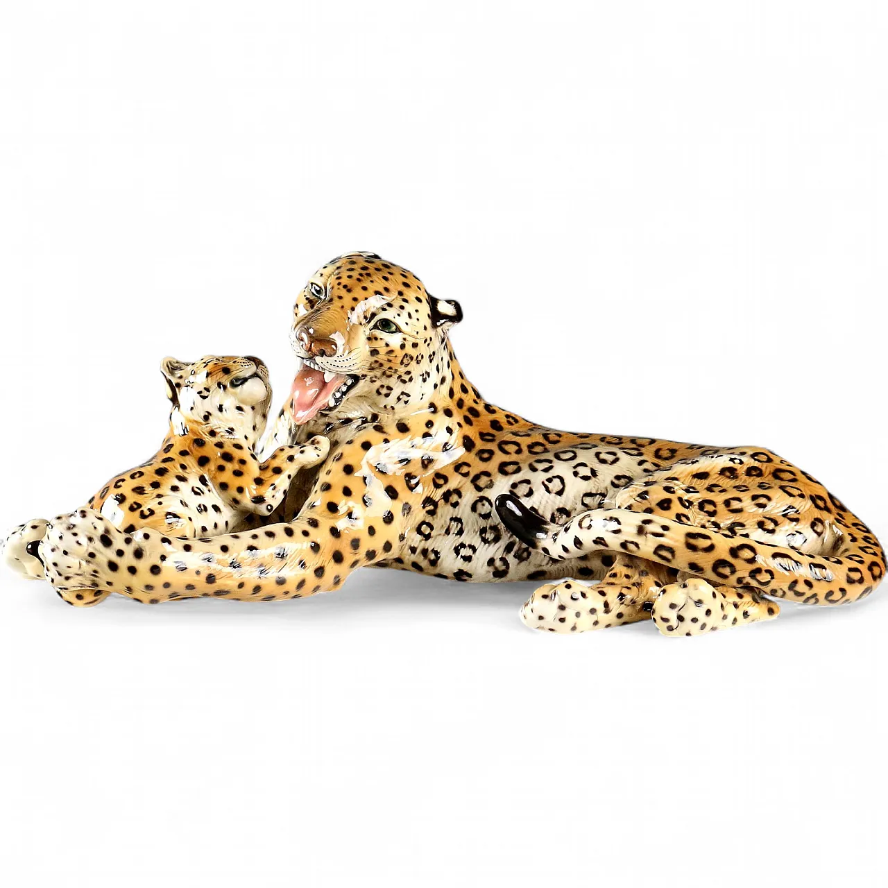 Ronzan ceramic leopard with cub, 20th century 9