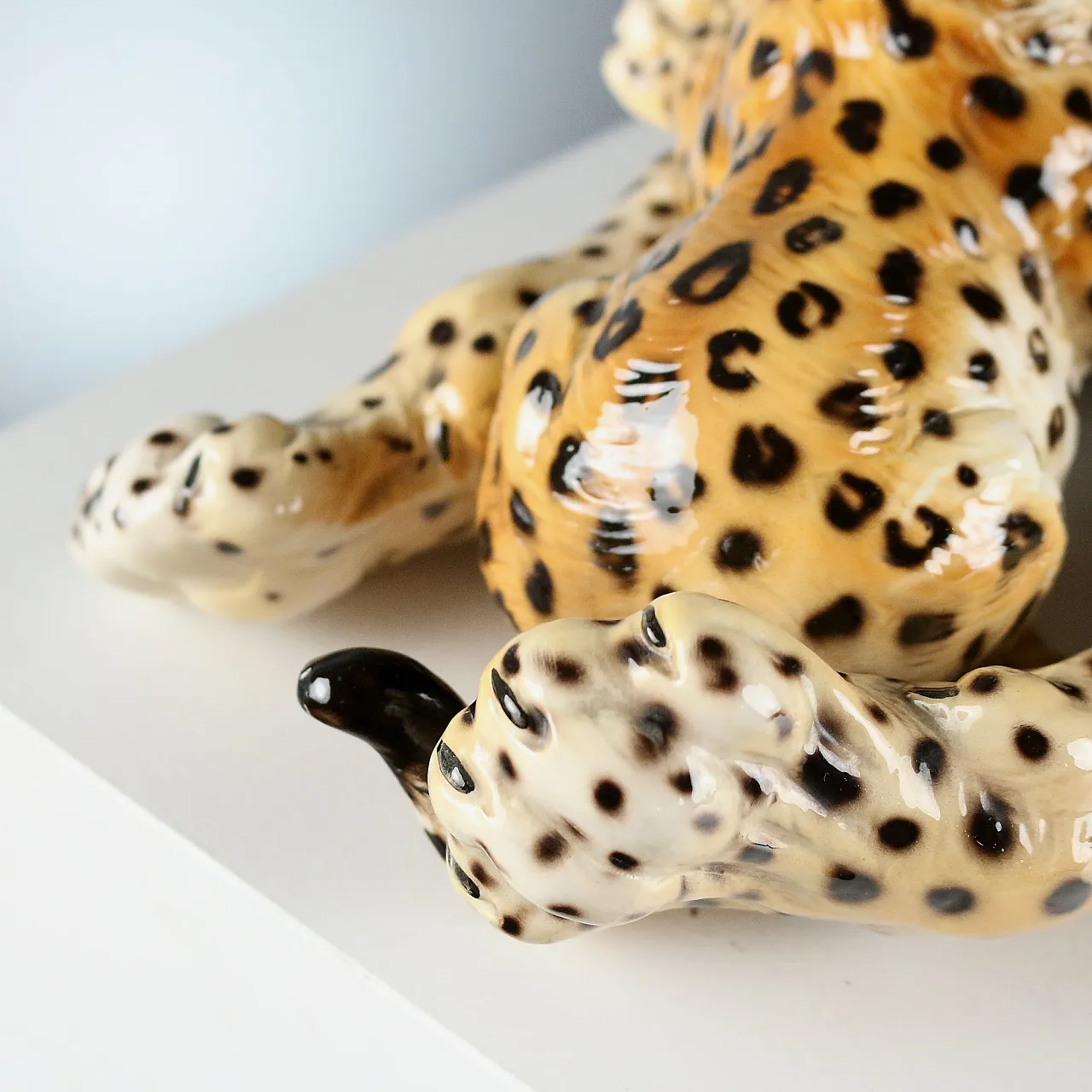 Ronzan ceramic leopard with cub, 20th century 6