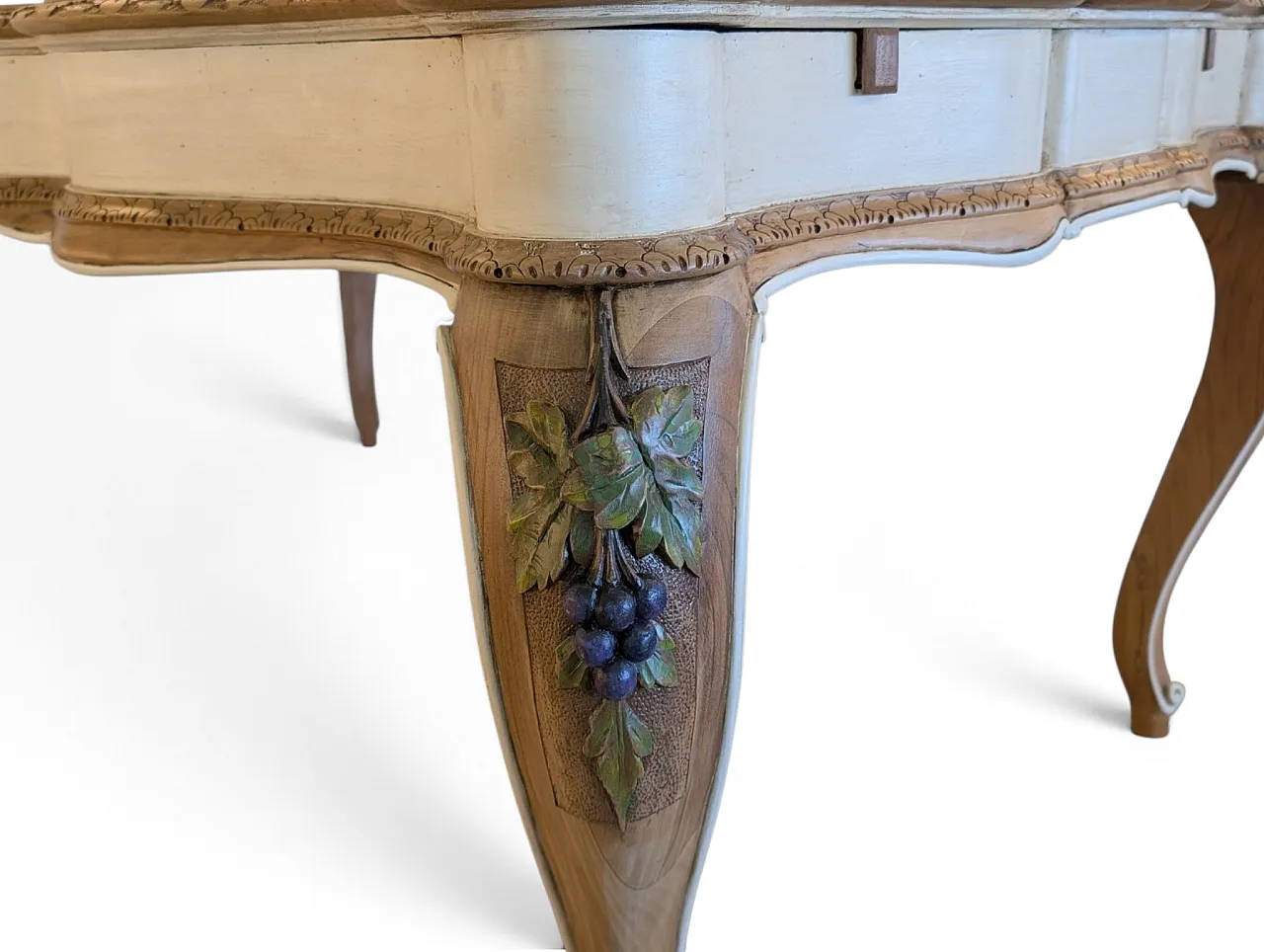 Walnut dining table with carved grape detail, 30s 4