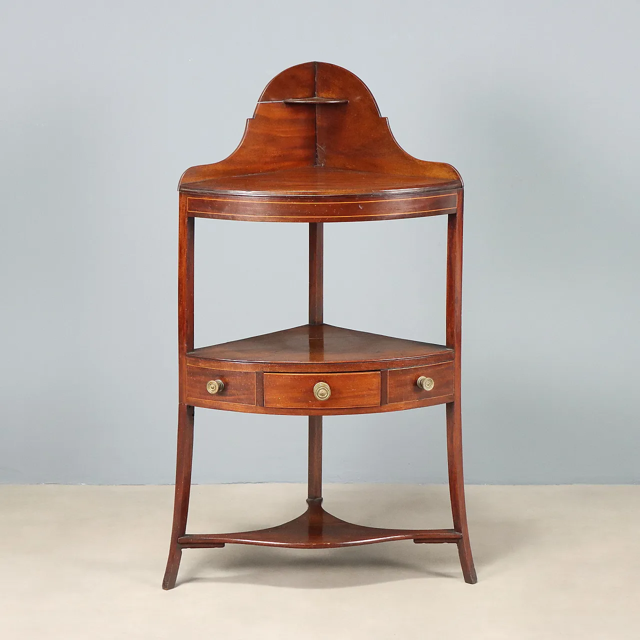 Mahogany corner cabinet with maple trim, 19th century 1