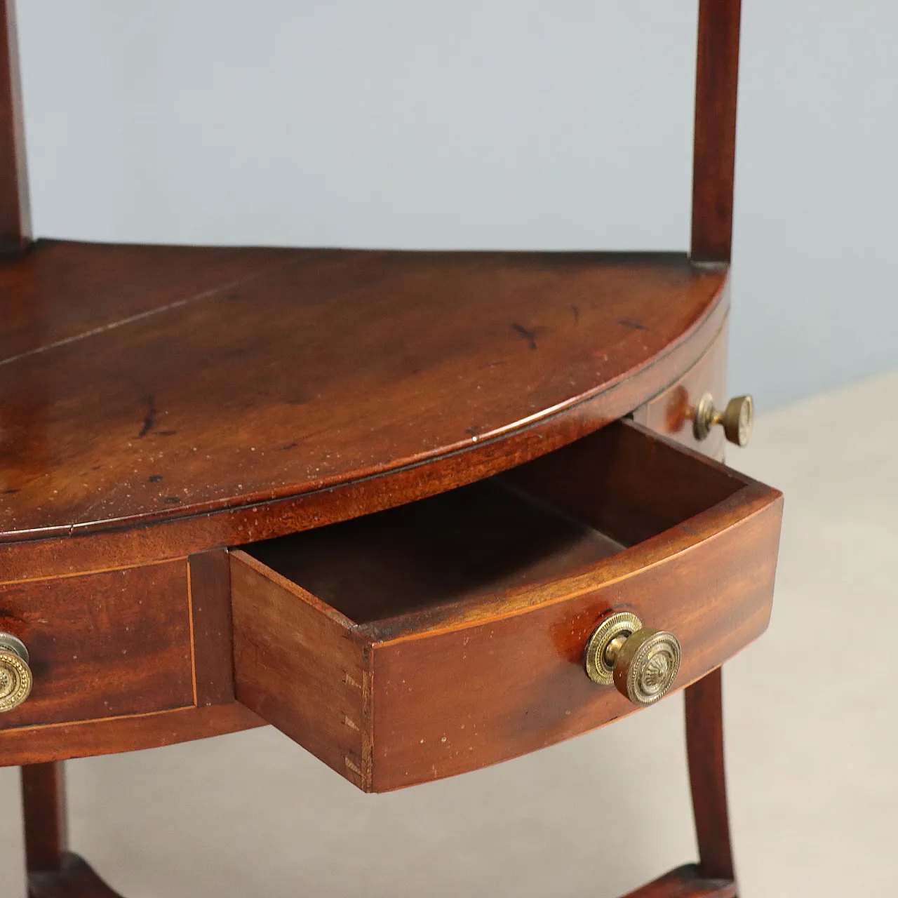 Mahogany corner cabinet with maple trim, 19th century 4