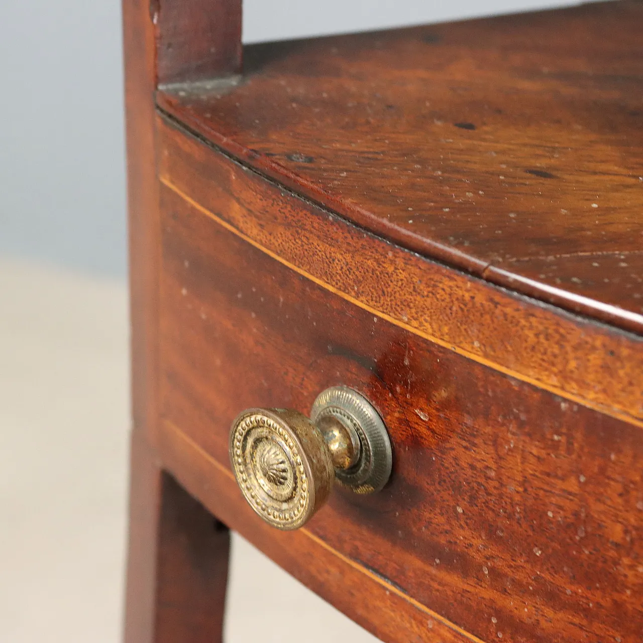 Mahogany corner cabinet with maple trim, 19th century 6