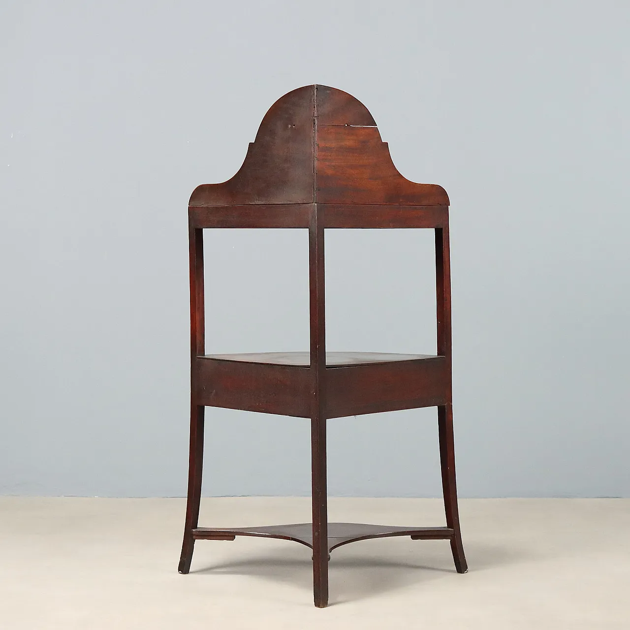 Mahogany corner cabinet with maple trim, 19th century 9