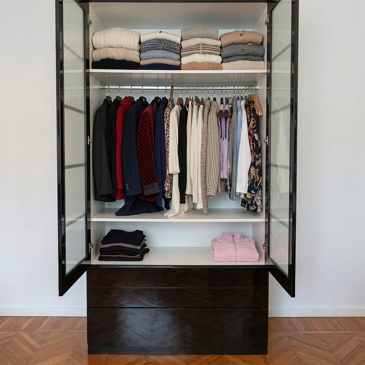 2-door wardrobe designed by Molteni 2