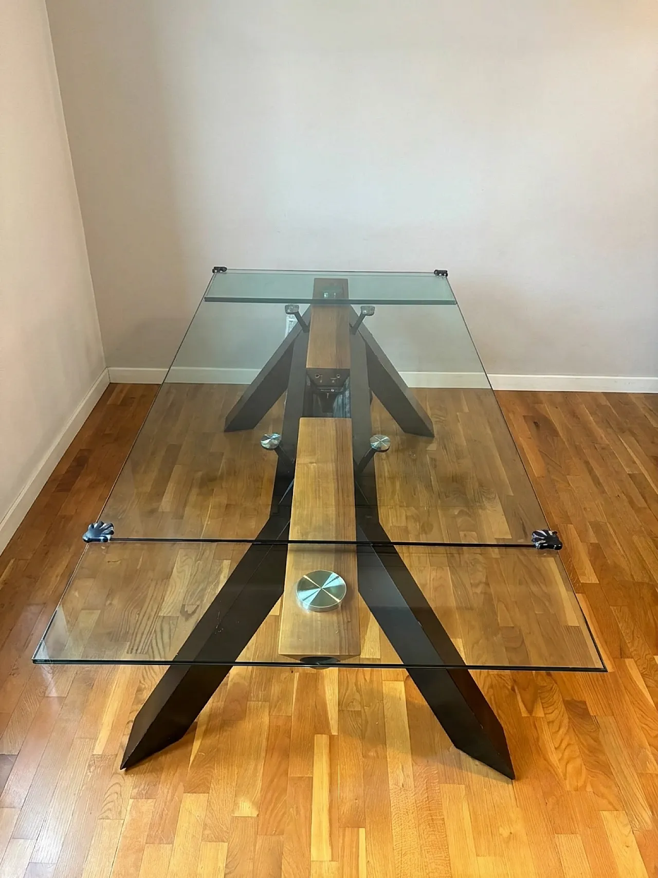 Extendable crystal dining table with Black lacquered legs, 1980s 3