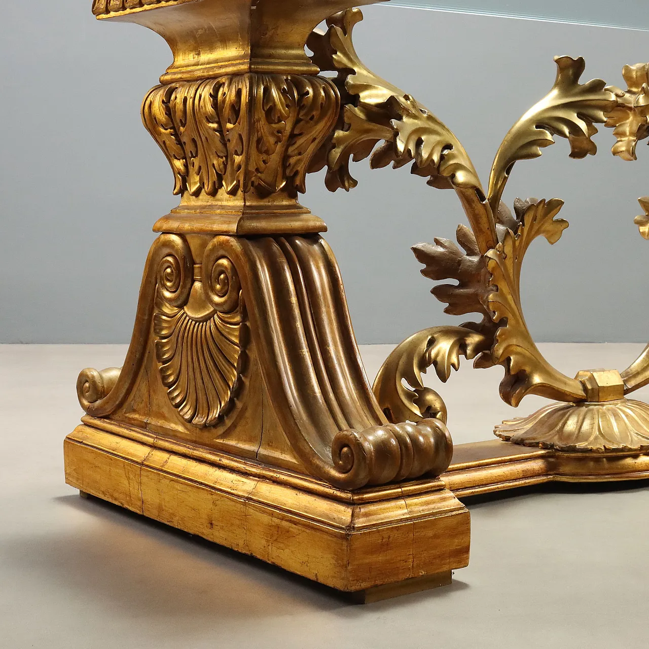 Table with carved and gilded wooden base, 20th century 7