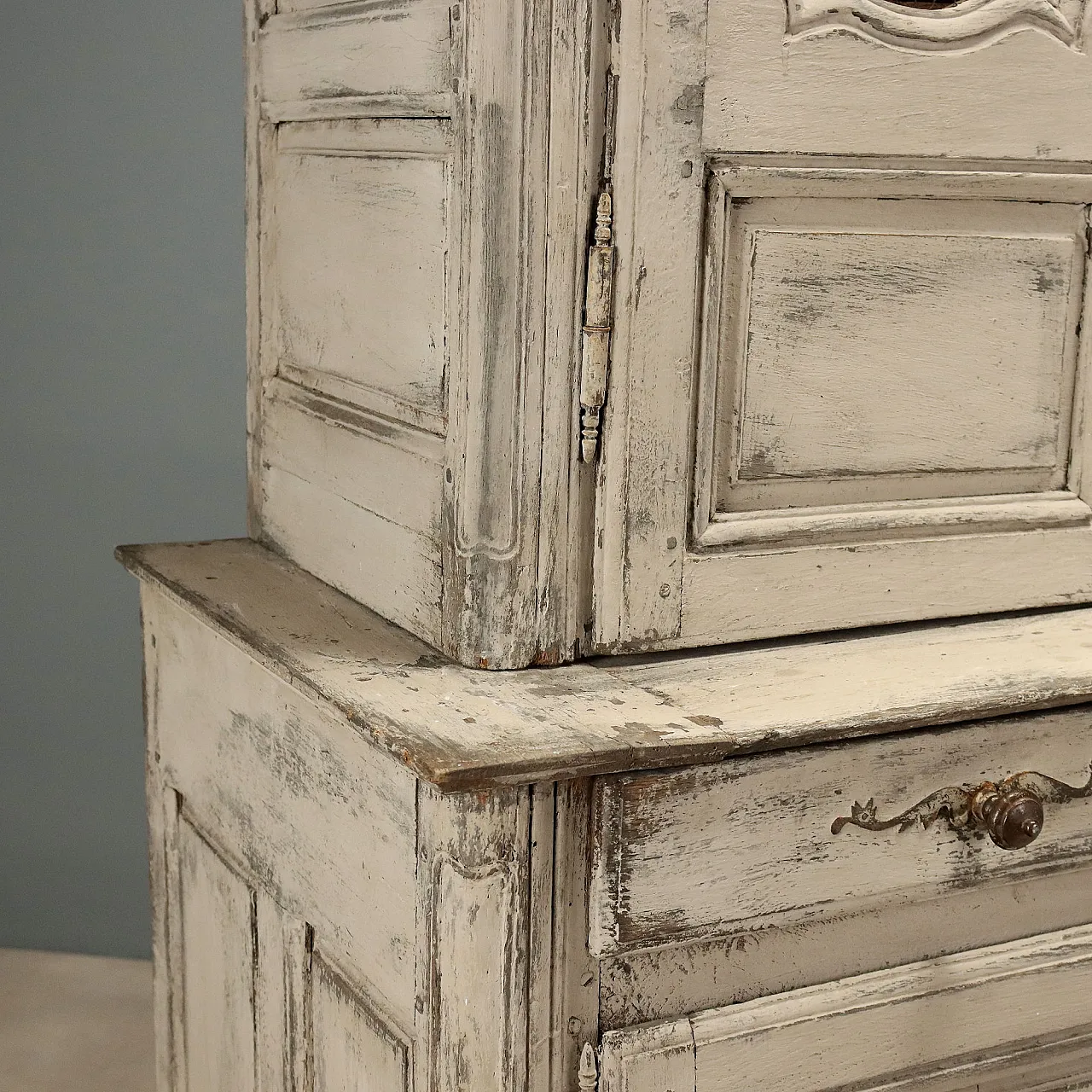 Provencal sideboard in grey lacquered oak, 18th century 9