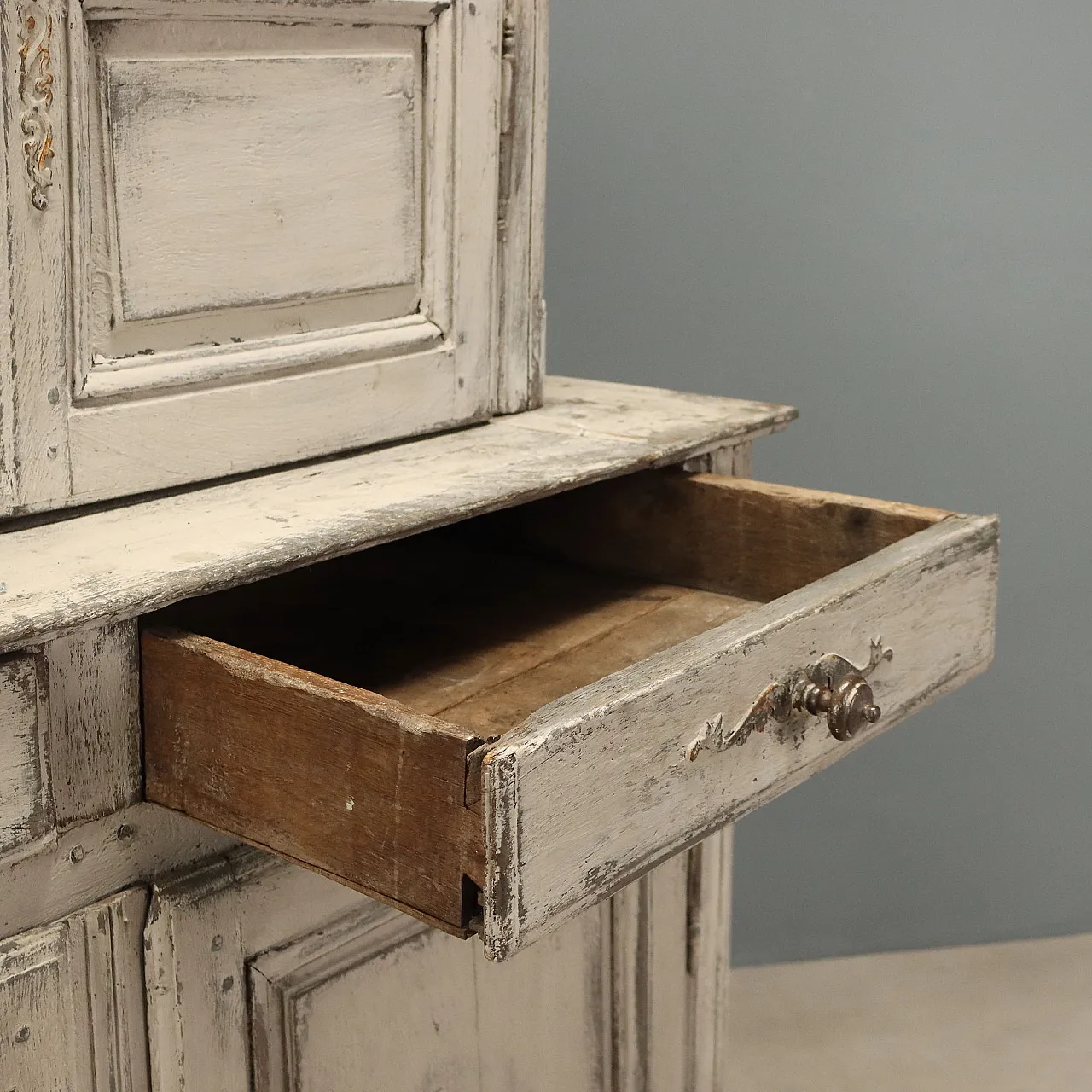 Provencal sideboard in grey lacquered oak, 18th century 10